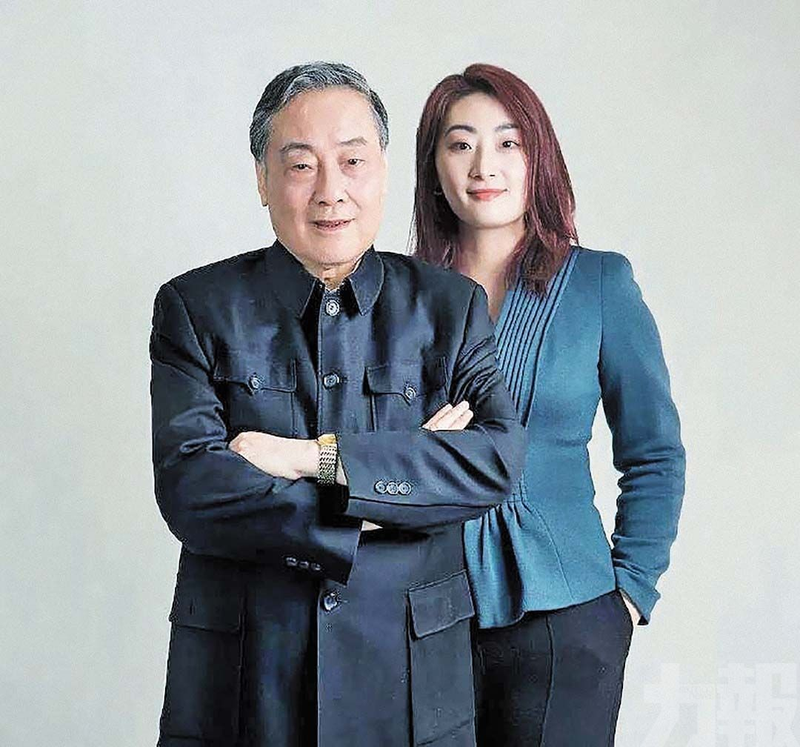 Cha con Tông Khánh Hậu - Tông Phức Lị - hai thế hệ lãnh đạo Tập đoàn Wahaha. Ảnh: Sohu. Cha con Tong Phuc Li.png