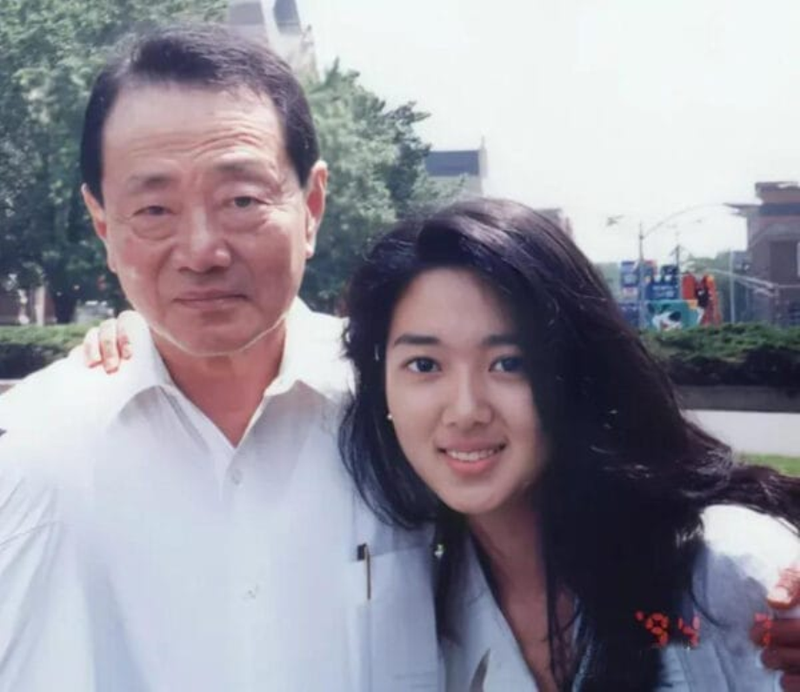 Quách Huệ Quang và cha, tỷ phú Quách Hạc Niên. Ảnh: Sohu. Quach Hue Quang va cha.png