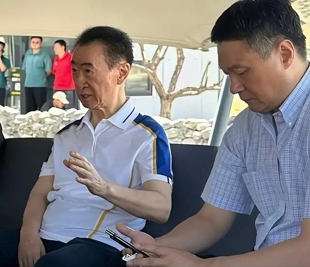 Hình ảnh tiều tụy của ông Vương Kiện Lâm xuất hiện trên truyền thông tuần qua. Ảnh: QQnews. Cha tieu tuy.png