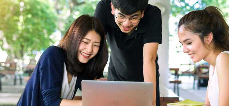 Học sinh Trung Quốc và học sinh Malaysia. Ảnh: Thestar. Malaysia la su lua chon.png