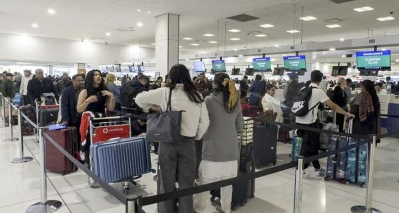 Có ý kiến lo ngại áp dụng hệ thống FES sẽ gây ùn tắc tại các cửa khẩu. Ảnh: AFP. Lo ngai un tac.jpg