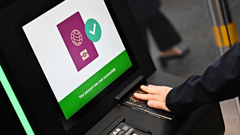 Từ 12/10, EU sẽ đưa hệ thống kiểm tra sinh trắc học vào hoạt động áp dụng với người nước ngoài nhập cảnh các nước khu vực Shchengen. Ảnh: Getty.