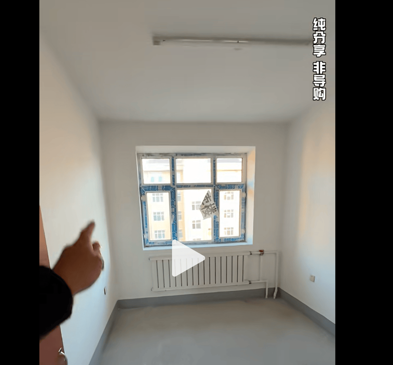 Căn hộ 37 triệu đồng khá sạch sẽ, có hệ thống sưởi. Ảnh: Sohu. Can ho sach se, có he thong suoi.png
