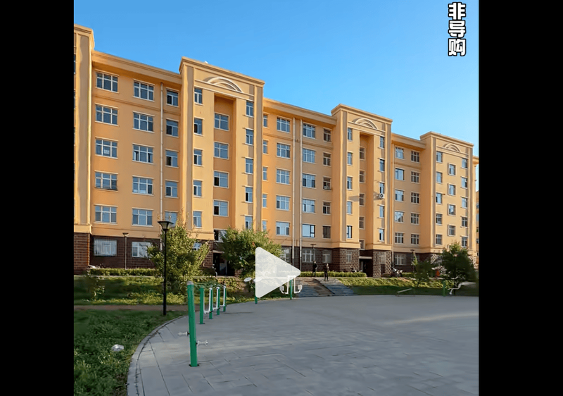 Các căn hộ giá rẻ nằm ở khu phố cũ, 5-6 tầng, không có thang máy. Ảnh: Sohu. Nha 6 tang, khong thang may.png