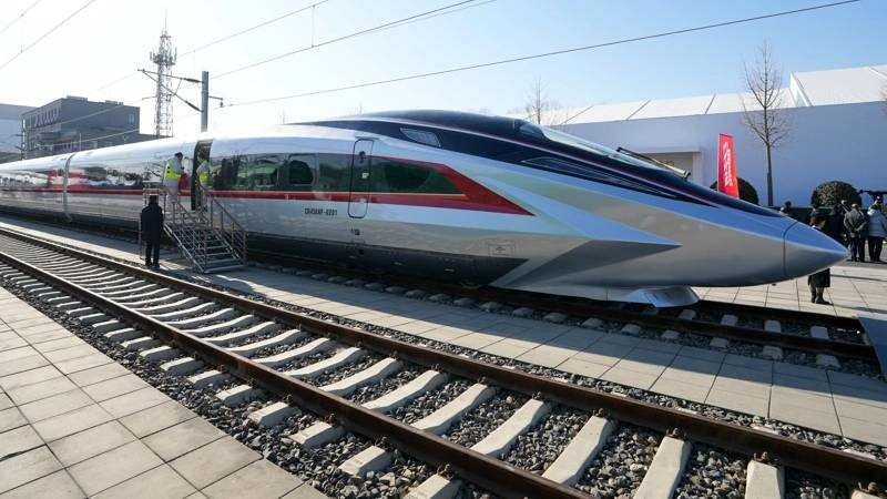 Đoàn tàu cao tốc CR450 nhanh nhất thế giới Trung Quốc đang chạy thử nghiệm. Ảnh: Singtao.
