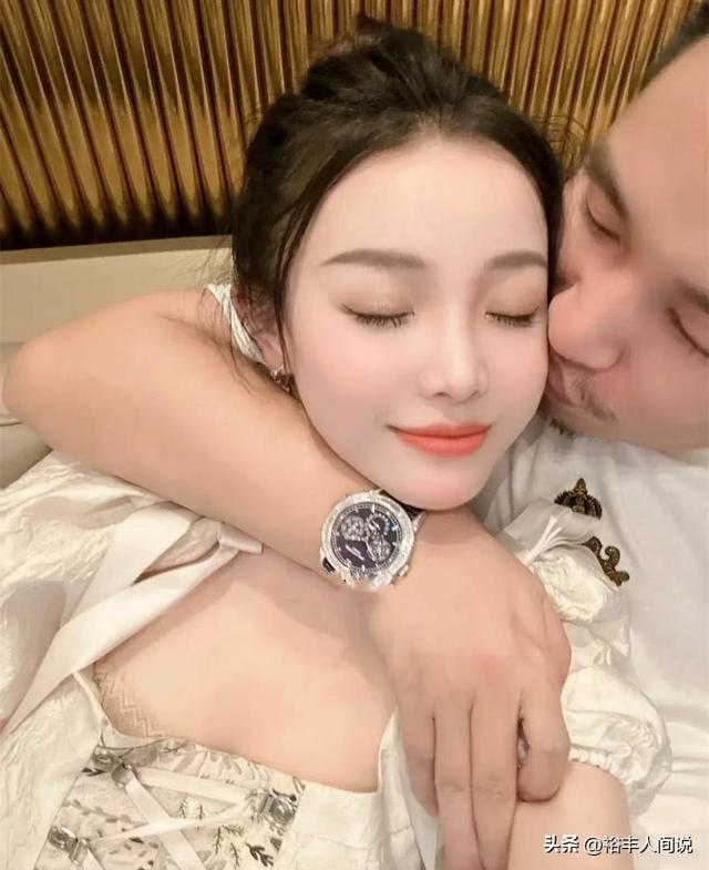 Eva khoe ảnh chụp chung với chồng - doanh nhân Campuchia Chen Zhi. Ảnh: Sina. Eva va Tran Chi.png