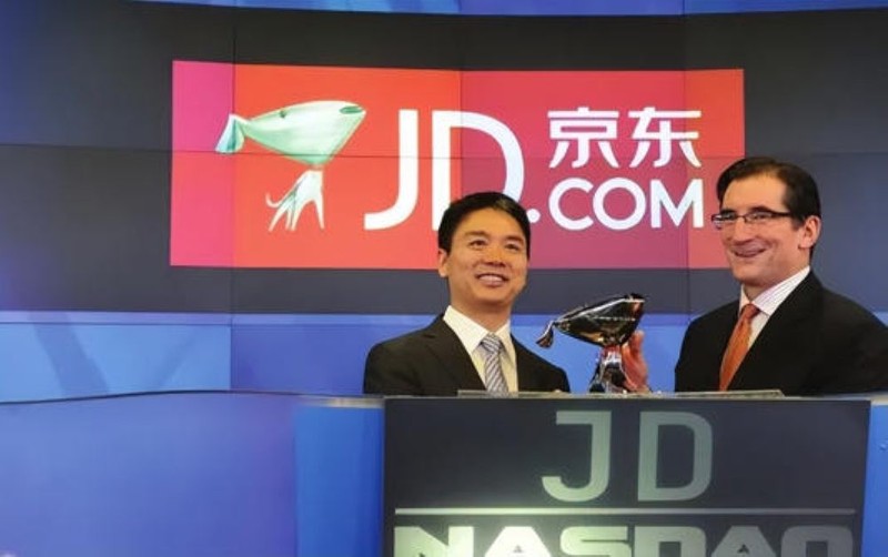 JD.com lên sàn NASDAQ. Ảnh: Creaders. Len san.jpg