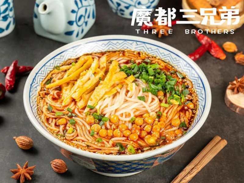 Sản phẩm mì chua cay Ma Đô Tam Huynh Đệ. Ảnh: Creaders. San pham mi chua cay.jpg