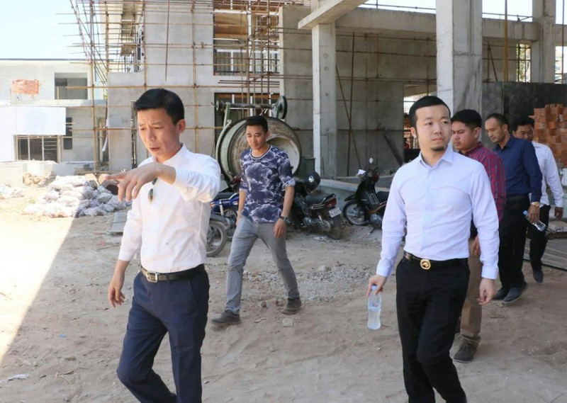 Chen Zhi thi sat du an o Sihanoukville 4.2017.jpg