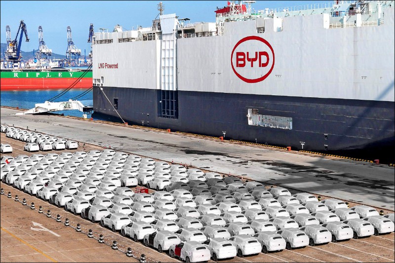 Hãng BYD bán 3,26 triệu xe trong ba quý đầu 2025. Ảnh: Sina. 