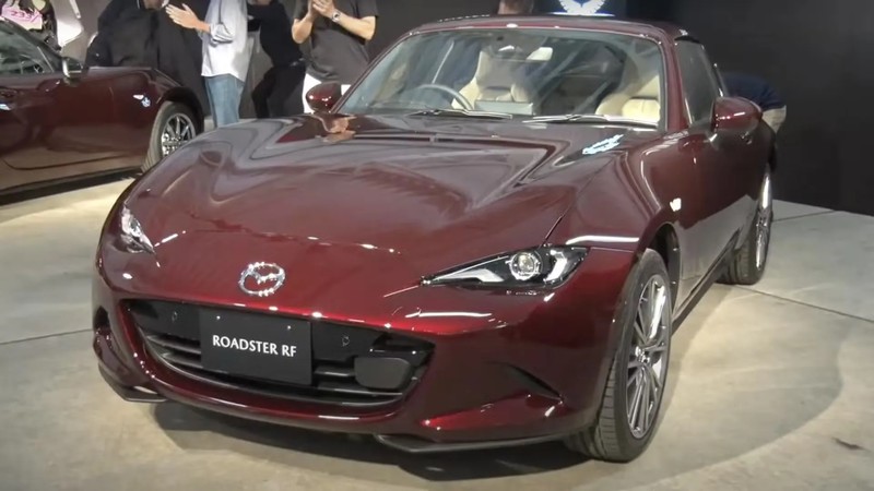 Trước đó, hãng cũng giới thiệu phiên bản kỷ niệm 25 năm và 30 năm chiếc Miata đầu tiên ra đời vào năm 1999 mang mã NA. Phiên bản đặc biệt lần này được áp dụng cả 2 biến thể tiêu chuẩn sử dụng phần mui bằng vải bạt và RF được thiết kế với cấu hình targa. 7bcf6b08-c0b1-528f-80dd-213afd350000.jpeg.jpg