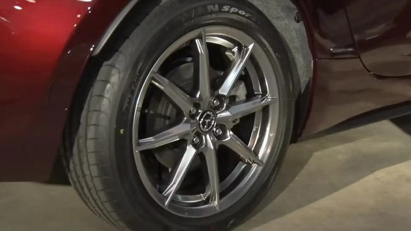 Chiếc MX-5 RF sở hữu bộ mâm 8 chấu kép có kích thước 17 inch với màu sơn bạc. aa9ebcdb-c313-5e66-bd60-9d58e2650000.jpeg.jpg