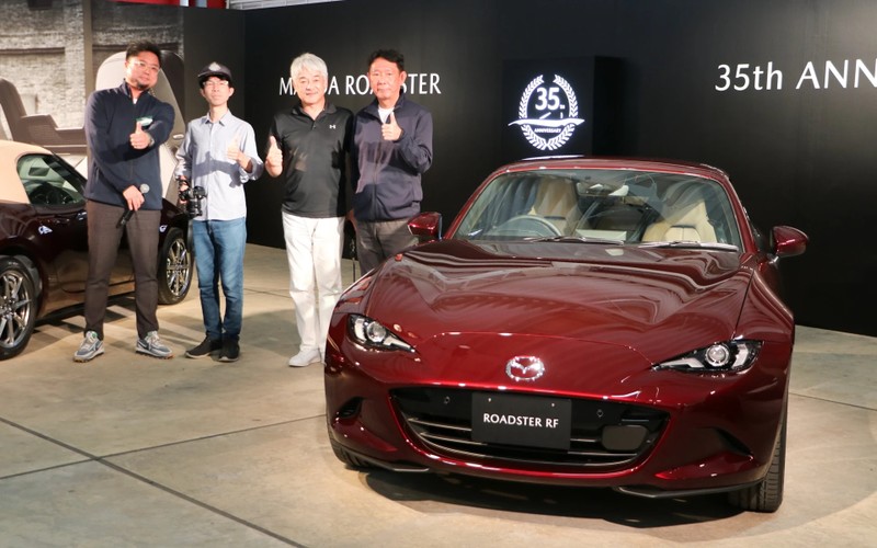 Phiên bản kỷ niệm 35 năm của chiếc Mazda Roadster được nâng cấp nhiều chi tiết đặc trưng từ các thế hệ trước đây. 