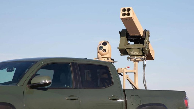 Tổ hợp tên lửa phòng không chống UAV Vampire, dẫn đường bán chủ động laser. Ảnh Defense News Tổ hợp tên lửa phòng không chống UAV Vampire, dẫn đường bán chủ động laser. Ảnh Defense News
