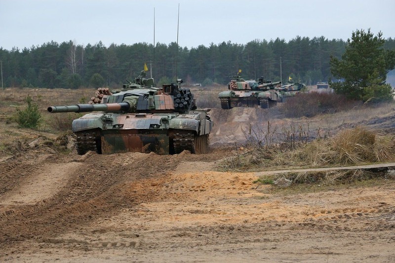 Đơn vị xe tăng Leopard -2 quân đội Ba Lan diễn tập chiến đấu. Ảnh Military Ukraine