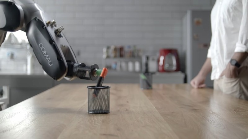 Giống như phần mềm Windows có thể được sử dụng trên hầu hết mọi máy tính, phần mềm của DLR được các robot hiểu theo cách phổ biến. Ảnh NoCamels Giống như phần mềm Windows có thể được sử dụng trên hầu hết mọi máy tính, phần mềm của DLR được các robot hiểu theo cách phổ biến. Ảnh NoCamels