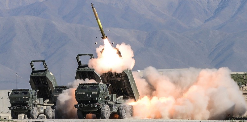 Tên lửa GMLRS phóng từ hệ thống HIMARS. Ảnh Lockheed Martin