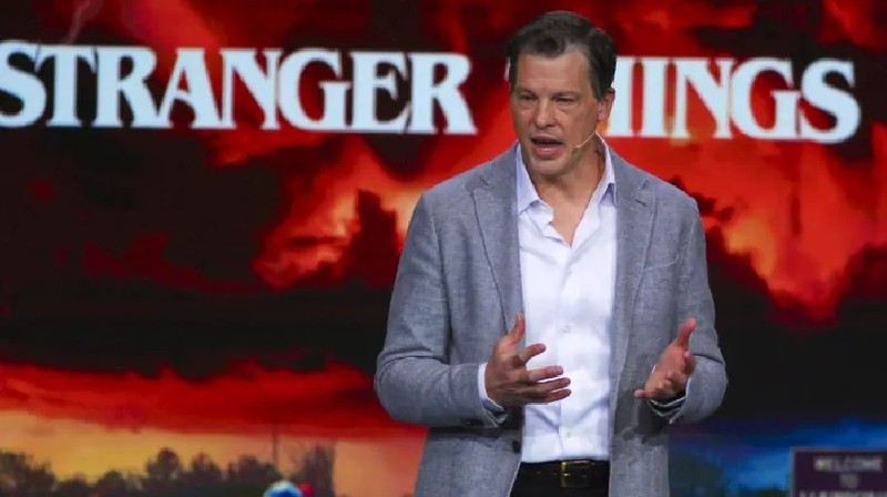 Greg Peters, đồng Giám đốc điều hành của Netflix, phát biểu trong bài phát biểu quan trọng về tương lai của giải trí tại Mobile World Congress 2023. Joan Cros/ Nurphoto/Getty Images