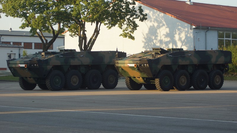 Xe thiết giáp chở quân Rosomak của quân đội Ba Lan, sẽ chuyển giao cho Ukraine. Ảnh Military Ukraine. Xe thiết giáp chở quân Rosomak của quân đội Ba Lan, sẽ chuyển giao cho Ukraine. Ảnh Military Ukraine.