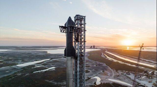 Tổ hợp tàu vũ trụ Starship của SpaceX tại căn cứ sân bay vũ trụ Boca Chica, Texas.