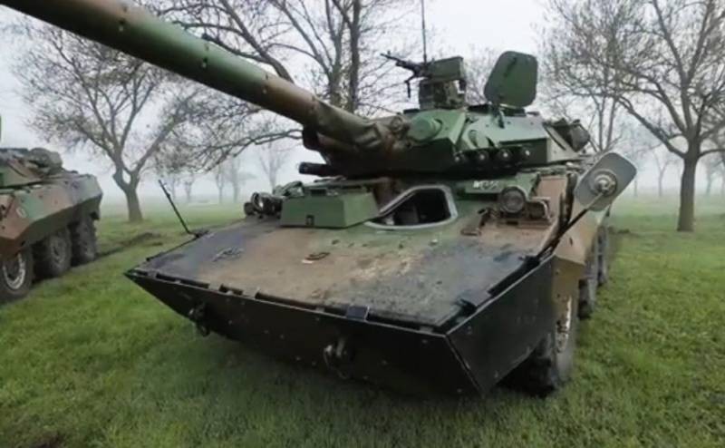 Quân đội Ukraine huấn luyện làm chủ xe tăng bánh lốp AMX-10RC của Pháp. Ảnh Military Ukraine.