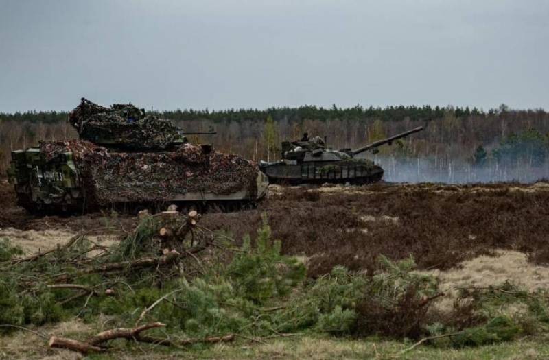 Quân đội Ukraine huấn luyện chiến đấu với xe thiết giáp M2 Bradley của Mỹ. Ảnh Military Ukraine.