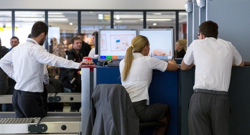 Các sân bay phải hủy hàng nghìn chuyến bay vào mùa hè năm 2022 khi không đủ nhân viên an ninh. Hình ảnh sân bay Belgrade, Serbia. Ảnh Deposit Photos