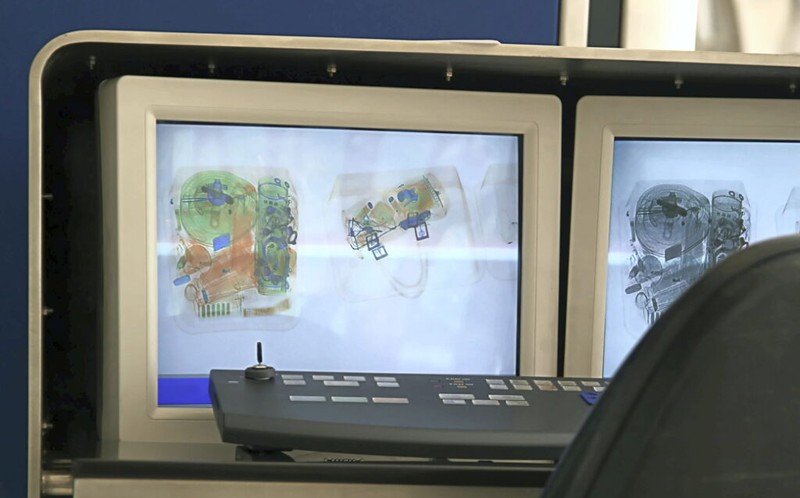 SeeTrue đã đào tạo mô hình AI với thuật toán Máy học để nhận biết hàng loạt mặt hàng bị cấm. Ảnh Deposit Photos.