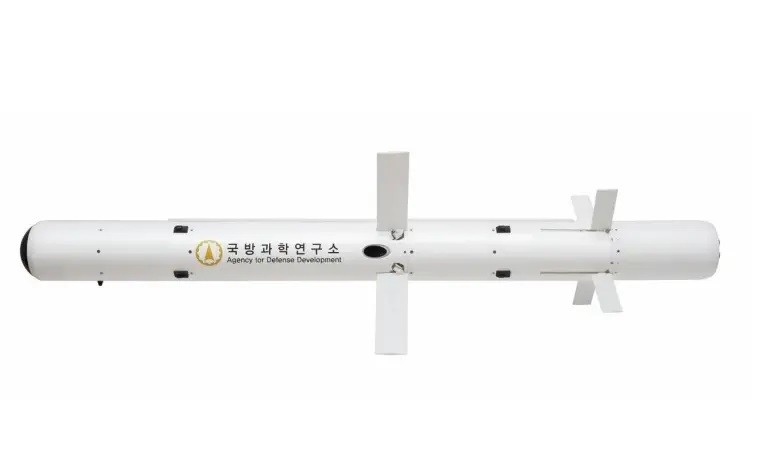 Tên lửa dẫn đường không đối đất phóng từ trên không TAipers (Cheongeom). Ảnh DAPA ten-lua-chong-tang-taipeir-han-quoc-03-83.jpg