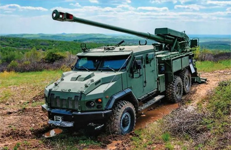 Pháo tự hành bánh lốp 2S22 Bohdana 4.0 trên khung gầm xe tải 158 8x8 Phoenix. Ảnh Army Recognition.