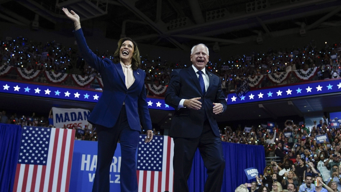 Bà Kamala Harris và người đồng hành Tim Walz (Ảnh: NBC News) Ảnh chụp màn hình 2024-08-09 113024.png