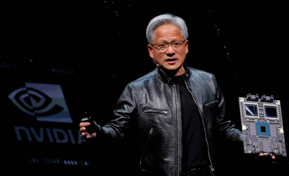 CEO của Nvidia Jensen Huang giới thiệu nền tảng Blackwell của công ty tại một sự kiện ở Đài Loan. Ảnh: SCMP.