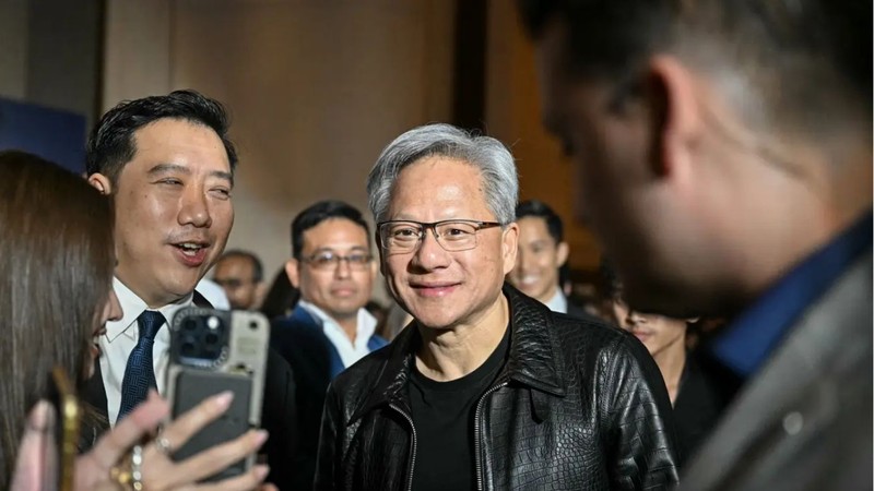 Jensen Huang của Nvidia đang ngày càng nổi tiếng khi Nvidia dẫn đầu trong lĩnh vực AI. Ảnh: Business Insider.