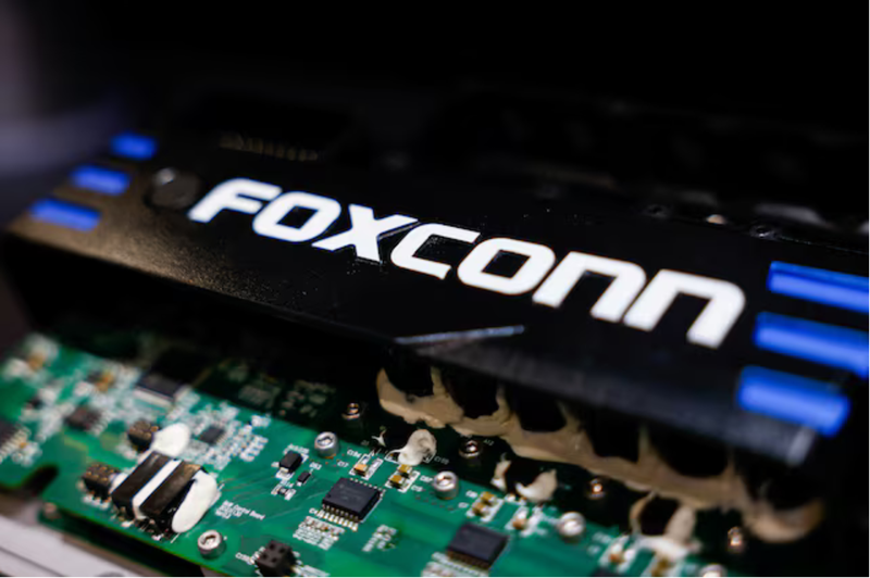 Hệ thống truyền động xe điện hai bánh của Foxconn được trưng bày tại ngày hội công nghệ thường niên của Foxconn ở Đài Bắc, Đài Loan. Ảnh: Reuters.