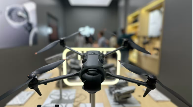 DJI rơi vào thế khó tại thị trường Mỹ. Ảnh: Nikkei Asia. Capture.PNG