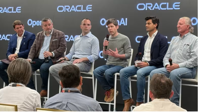 Giám đốc điều hành OpenAI Sam Altman phát biểu tại một cuộc họp báo ở công trường xây dựng trung tâm dữ liệu. Ảnh: Nikkei Asia. Capture.PNG