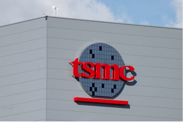 TSMC dùng AI để thiết kế chip. Ảnh: Reuters. Capture.PNG