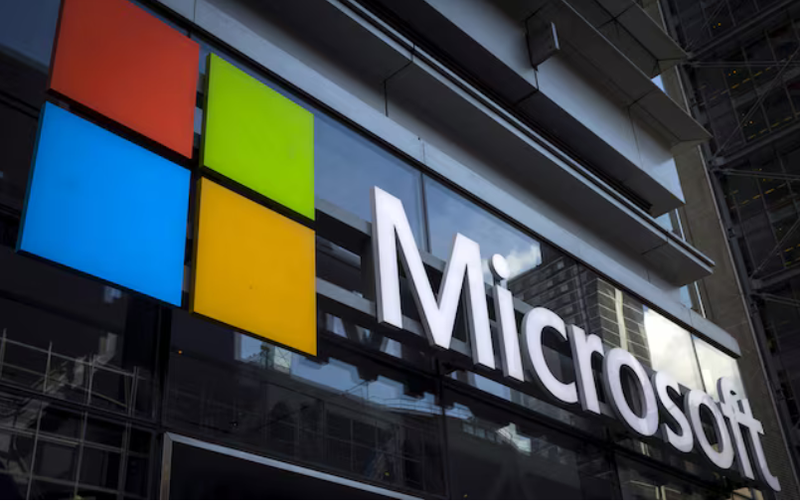 Donald Trump yêu cầu Microsoft sa thải chủ tịch. Ảnh: Reuters. Capture.PNG