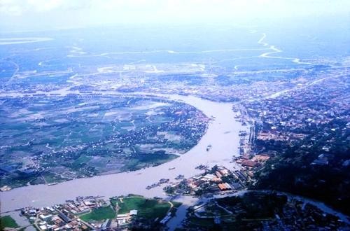 Đôi bờ sông Sài Gòn với bán đảo Thủ Thiêm và trung tâm thành phố hơn 50 năm trước. Ảnh: Tư liệu. thu-thiem-xua-1-5087-1526113157.jpg