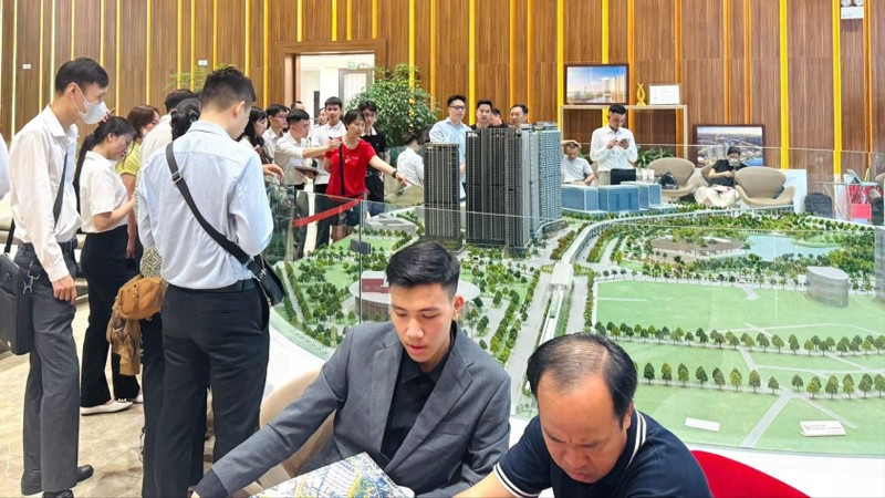 Một dự án chung cư cao cấp tại đường Lê Quang Đạo có 990 căn hộ, nhưng số lượng booking được môi giới công bố lên tới 8.000 lượt