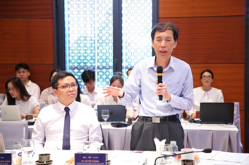 TS Võ Trí Thành chia sẻ tại hội thảo. ts-vo-tri-thanh-3-1751510806811732996569.jpg