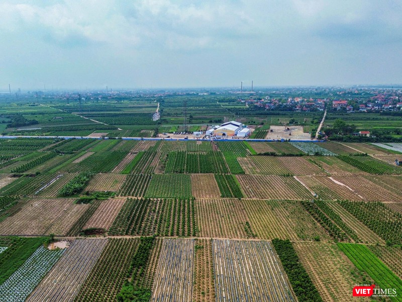 Dự án được khởi công vào tháng 5 vừa qua, nằm trong khuôn khổ hợp tác chiến lược giữa The Trump Organization - tập đoàn của gia đình Tổng thống Mỹ Donald Trump và Công ty Cổ phần tập đoàn đầu tư và phát triển Hưng Yên - đơn vị thành viên của Tổng công ty Phát triển Đô thị Kinh Bắc (KBC). Hai bên hợp tác thông qua một công ty con khác của Kinh Bắc là Công ty Cổ phần Dịch vụ khách sạn Hưng Yên. vt-hy21.jpg