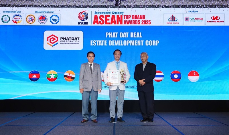 Đại diện Phát Đạt, ông Bùi Quang Anh Vũ – Tổng giám đốc, đã tham dự và nhận giải thưởng trong lễ trao giải trang trọng với sự hiện diện của các nhà lãnh đạo cấp cao và cộng đồng doanh nghiệp khu vực. Picture1.jpg