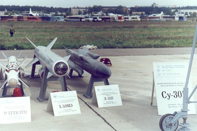 Tên lửa R-27, Kh-59ME, Kh-31P của Nga tại Triển lãm Hàng không MAKS 1999