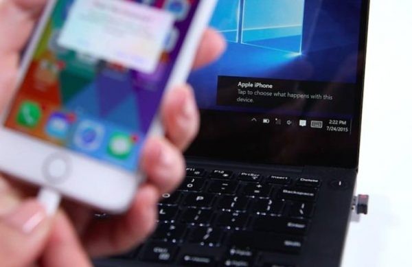 Người dùng có thể đồng bộ ảnh từ iPhone tới máy tính Windows 10 mà không cần tới cáp kết nối Lightning. Nguồn: Techrum