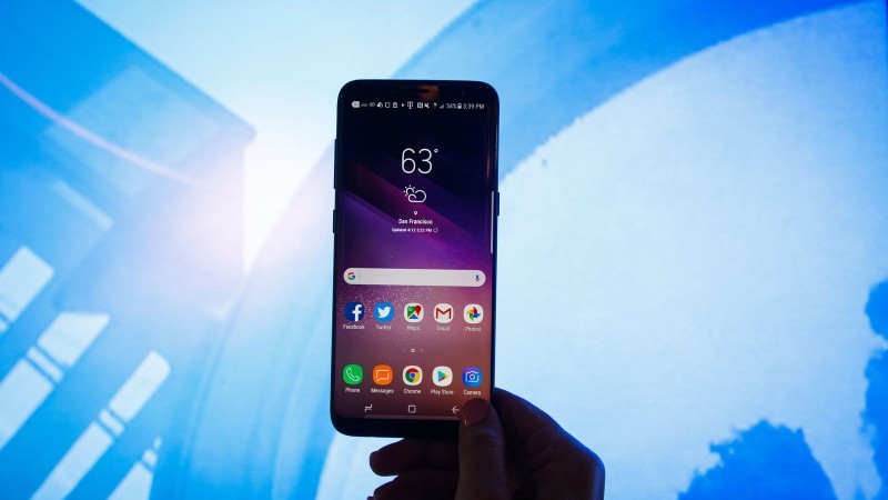 Galaxy S9 với nhiều cải tiến đáng giá có đủ khả năng để soán ngôi iPhone X. Nguồn: CNET