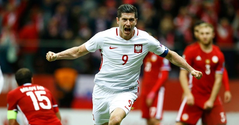 Lewandowski đã một mình gồng gánh đưa tuyển Ba Lan tới vòng chung kết World Cup 2018. Ảnh: Mirror Lewandowski đã một mình gồng gánh đưa tuyển Ba Lan tới vòng chung kết World Cup 2018. Ảnh: Mirror