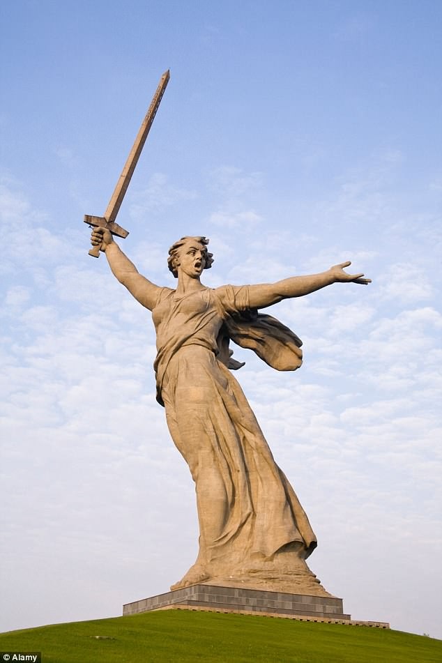 Tượng đài "Đất mẹ vẫy gọi" (Motherland Calling) được xây dựng để kỷ niệm trận chiến khốc liệt tại Stalingrad trong Thế Chiến II. Ảnh: Alamy