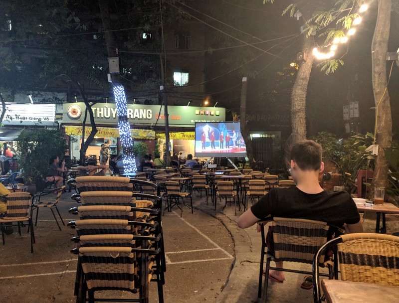 Quán cafe ế ẩm trong ngày khai mạc World Cup 2018