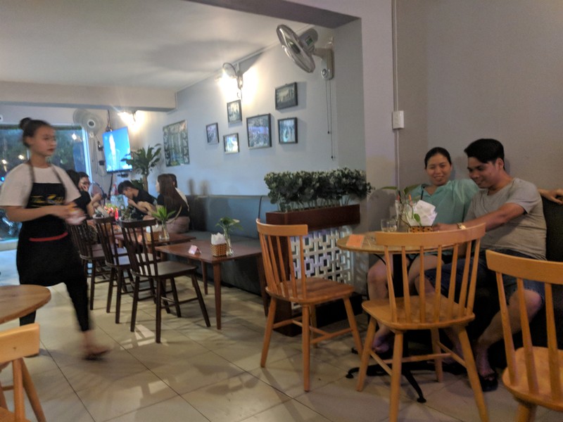 Lượng khách lui tới xem trận khai mạc giữa Nga và Saudi Arabia tại các điểm chiếu công cộng vô cùng thưa thớt Lượng khách lui tới xem trận khai mạc giữa Nga và Saudi Arabia tại các điểm chiếu công cộng vô cùng thưa thớt
